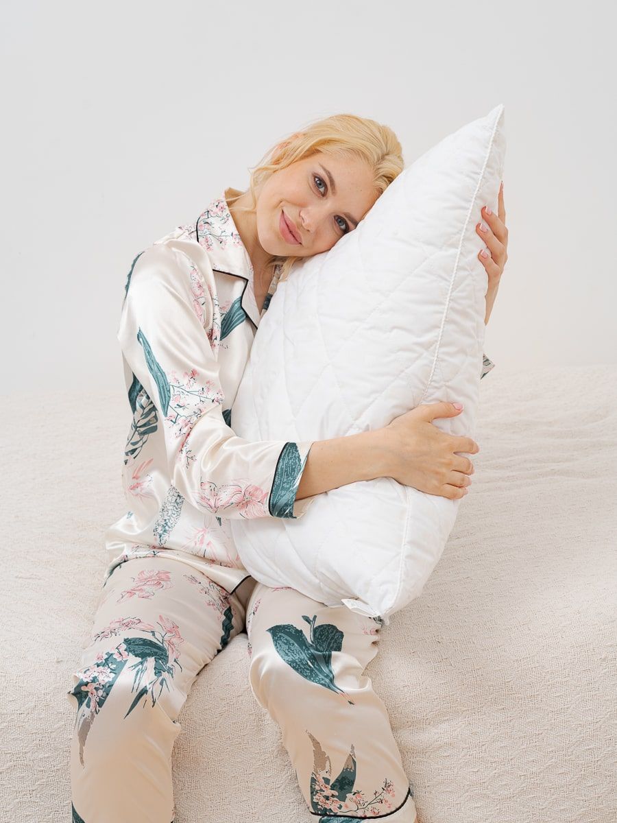 снимок Подушка стеганая "Очарование" белая от магазина BIO-TEXTILES ОПТ