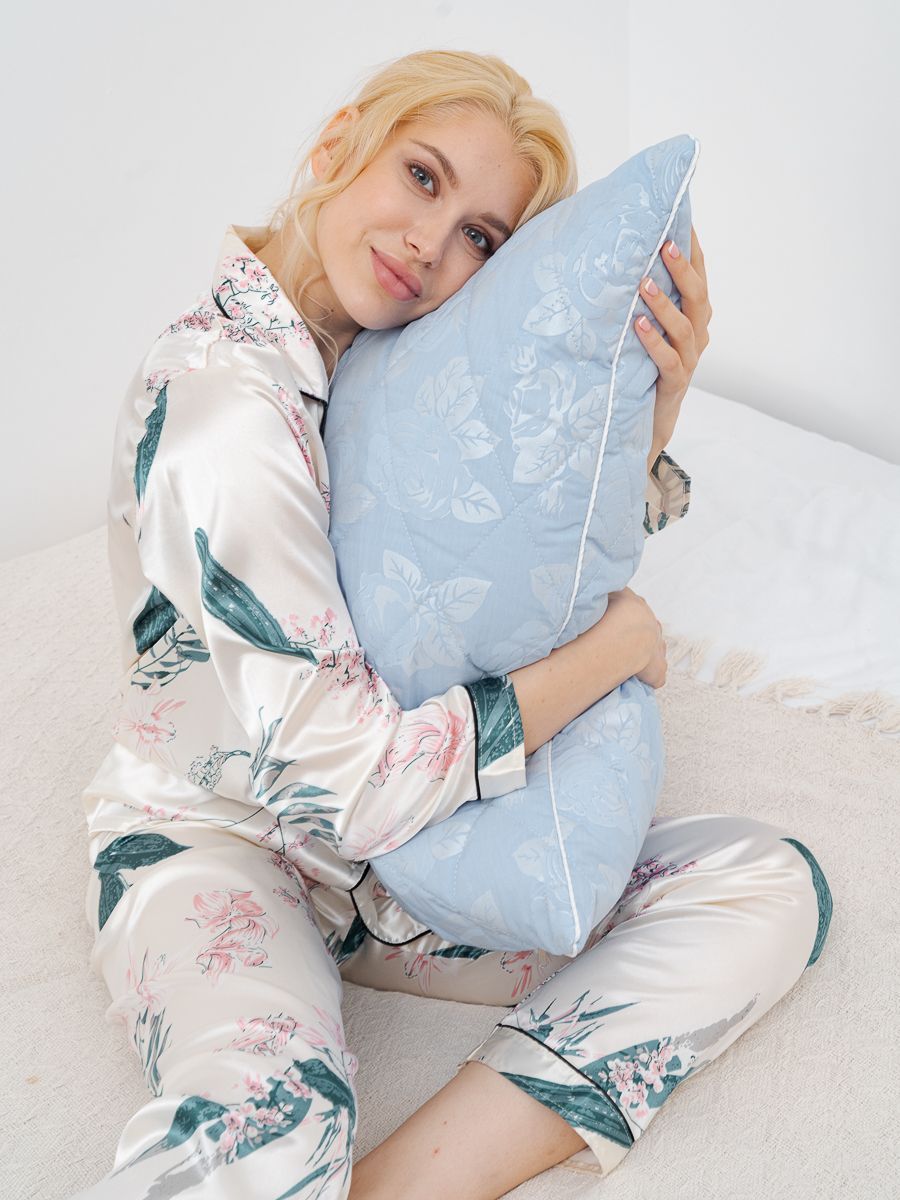 снимок Подушка стеганая "Очарование" голубая от магазина BIO-TEXTILES ОПТ